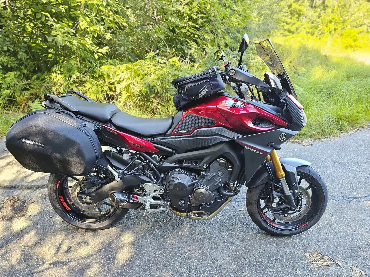 Yamaha MT-09 Tracer Rood - 1