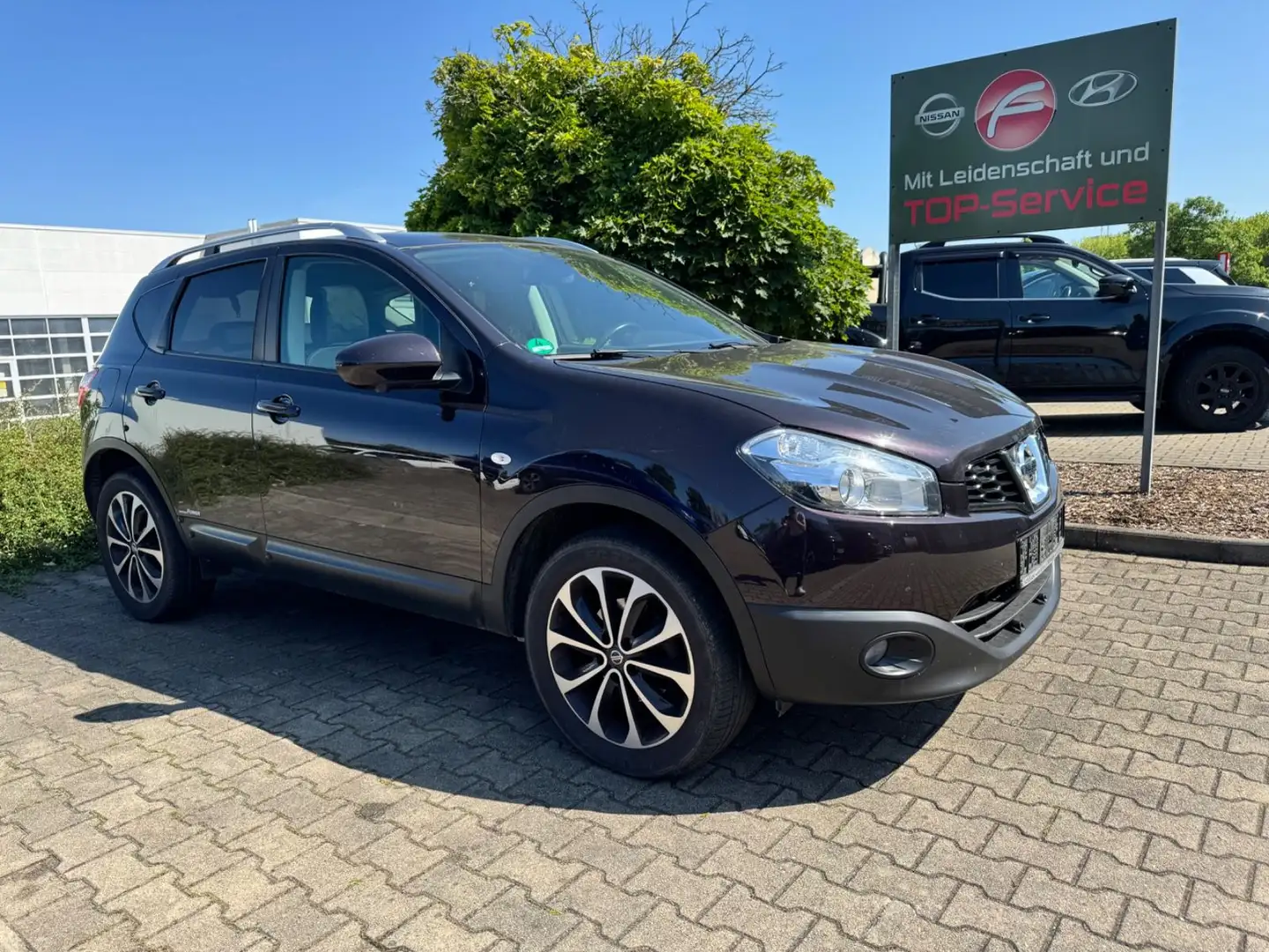 Nissan Qashqai 1.6 dCi I-Way 4x2 360° Navi Panorama AHK Schwarz - 2