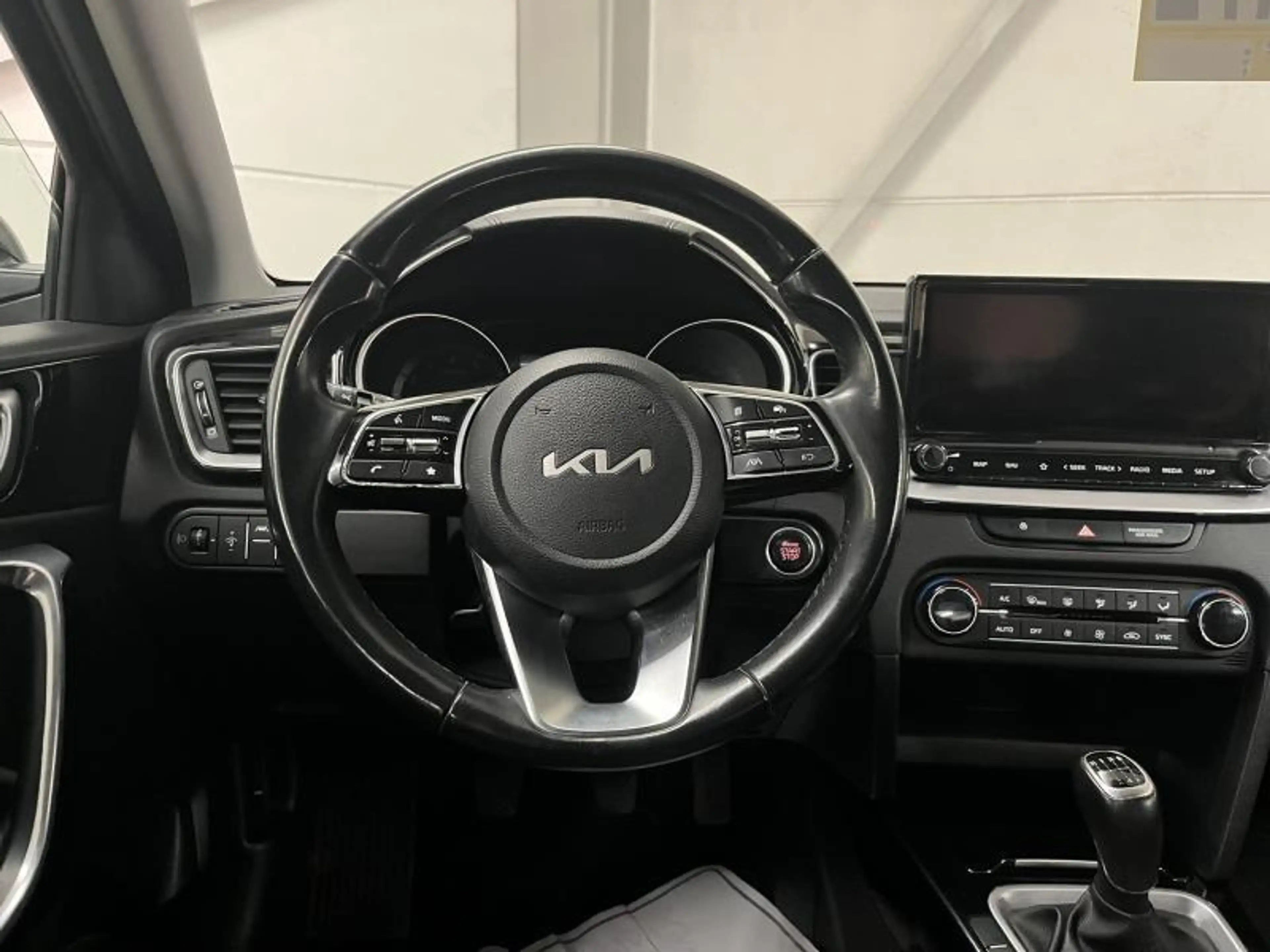 Kia Ceed / cee'd 1.0T-GDi 120cv 2022 Navi/Cruise/Camera/Carplay — photo 11