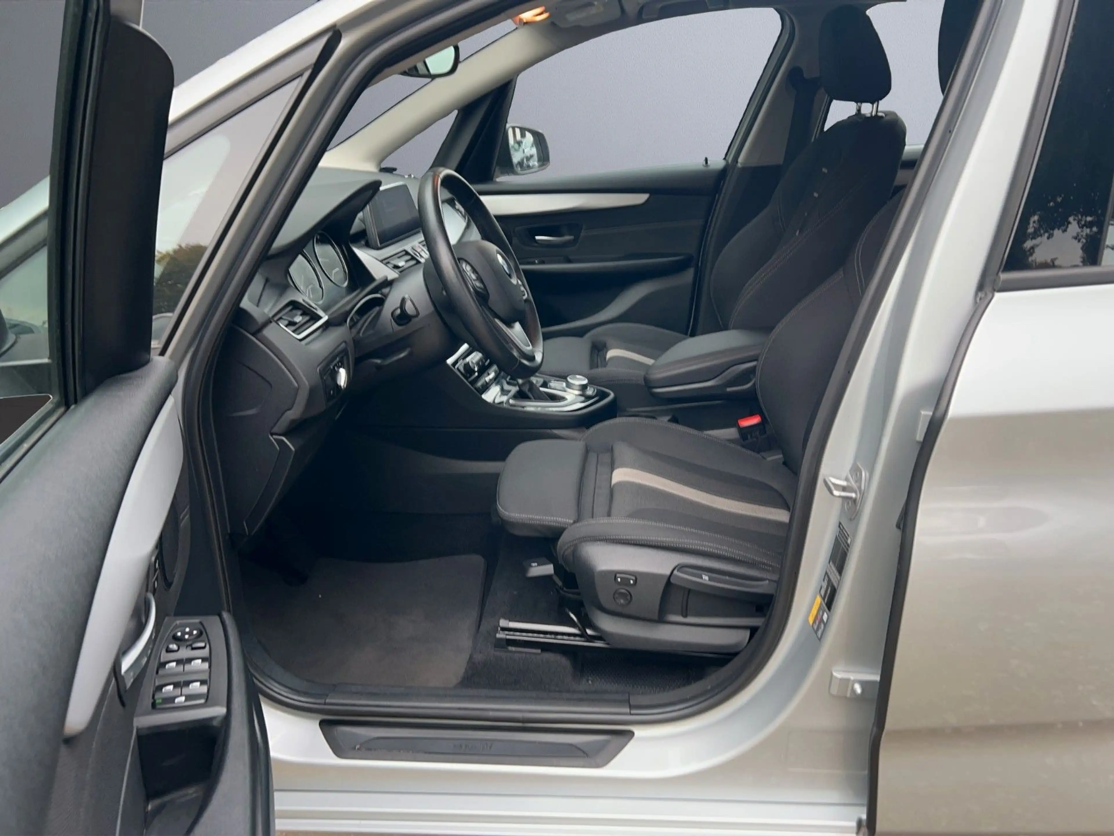 BMW 225 2 Active Tourer 225 xe Advantage — photo 9