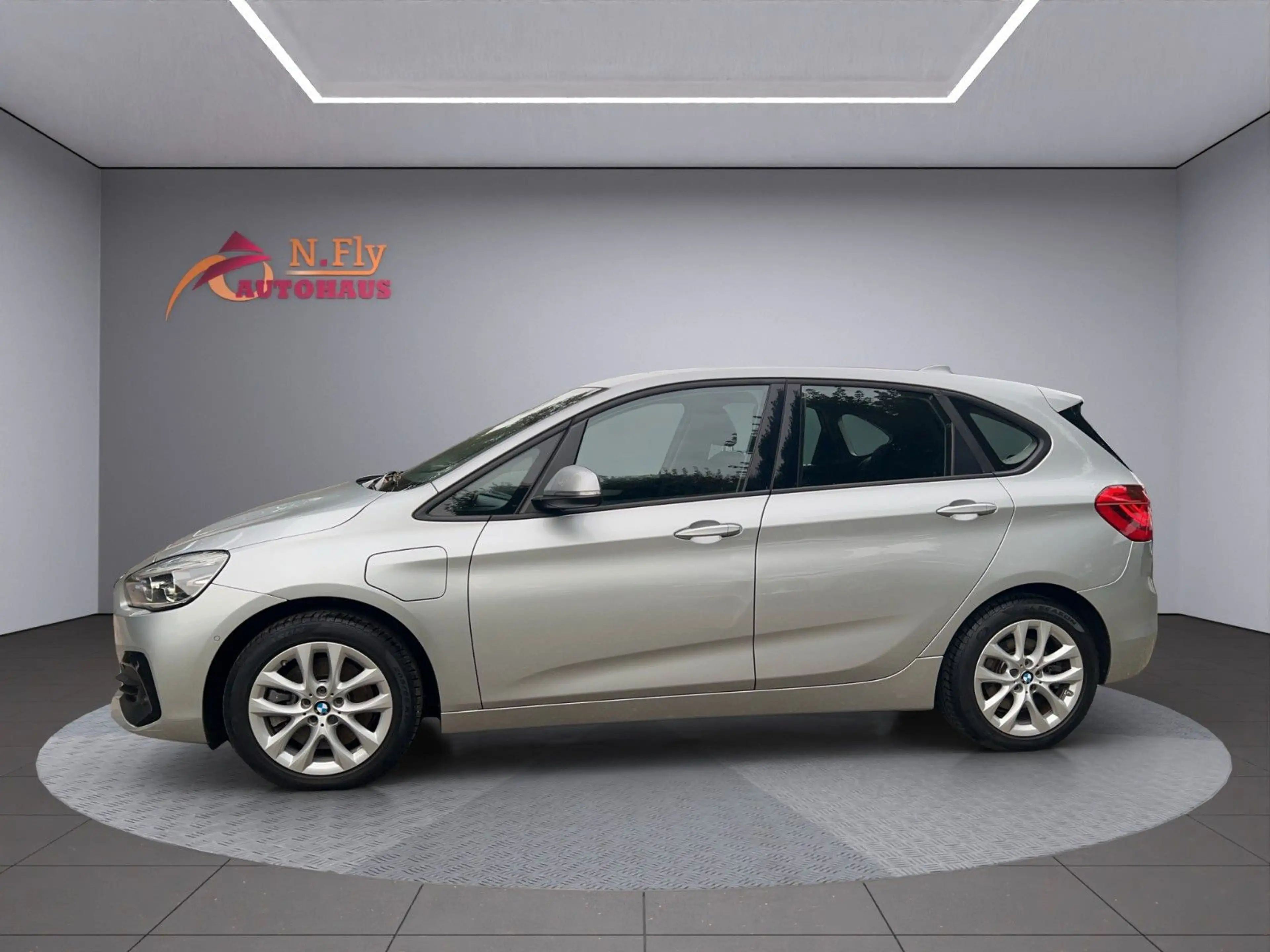 BMW 225 2 Active Tourer 225 xe Advantage — photo 2