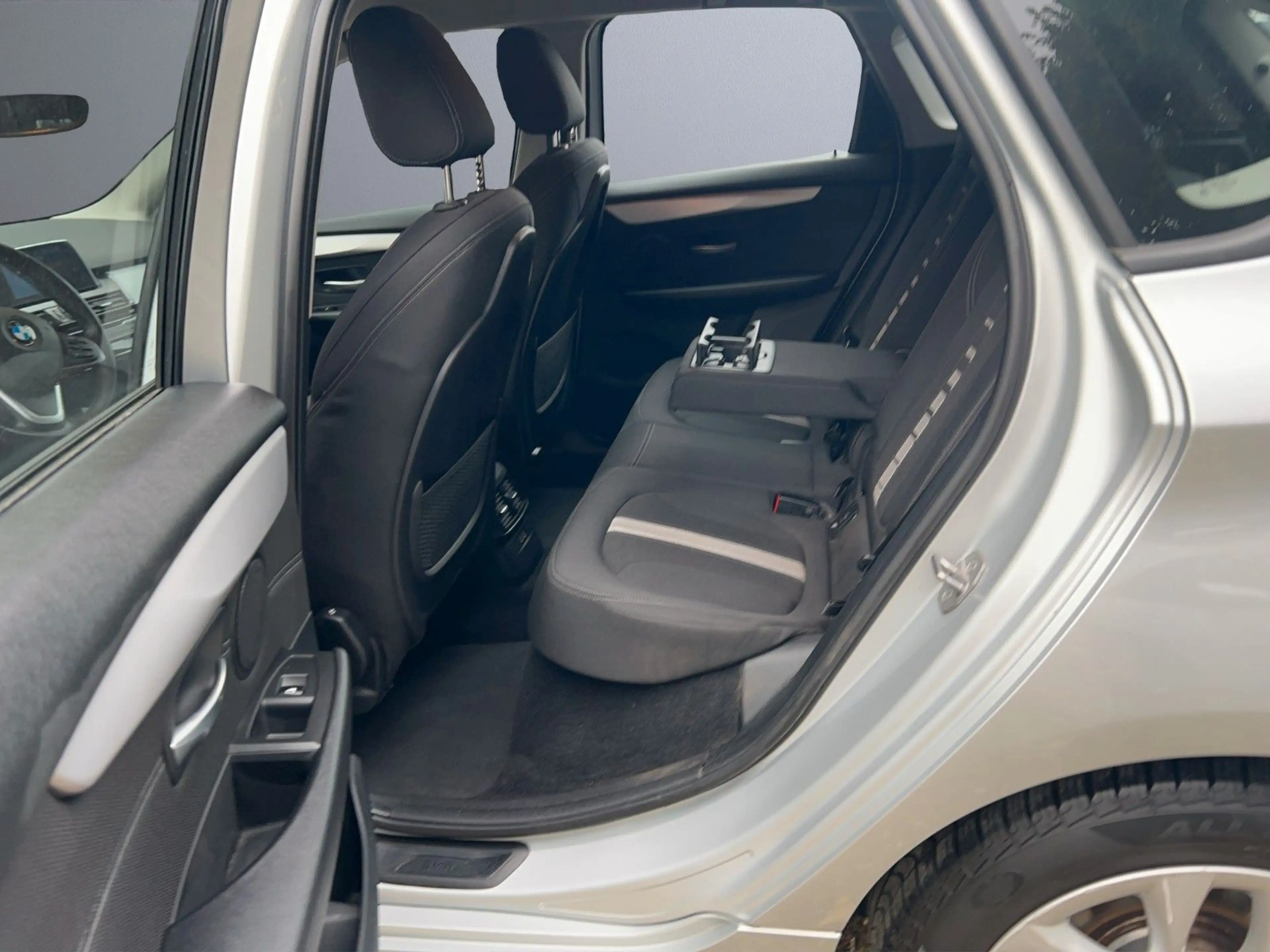 BMW 225 2 Active Tourer 225 xe Advantage — photo 12