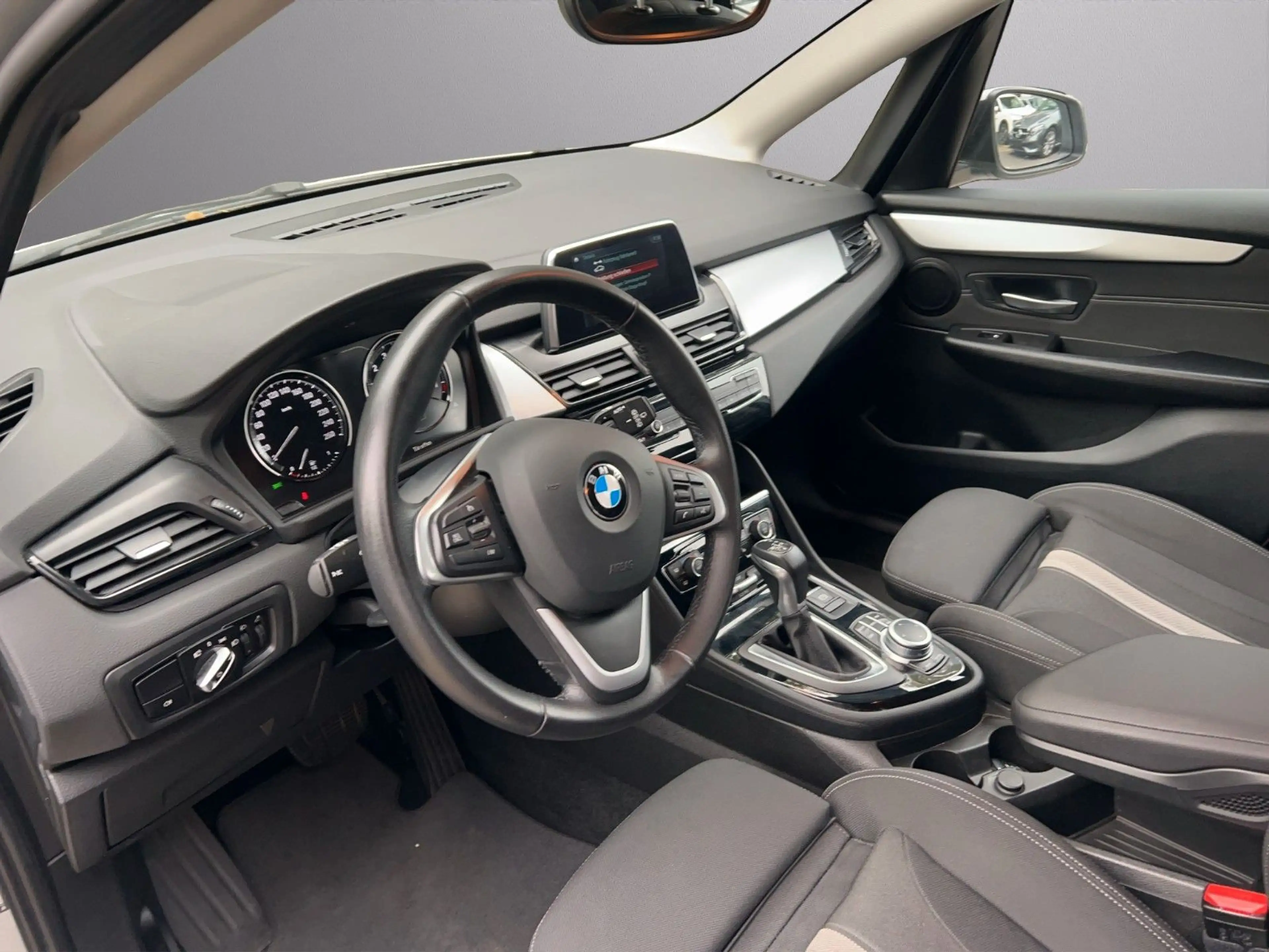 BMW 225 2 Active Tourer 225 xe Advantage — photo 10