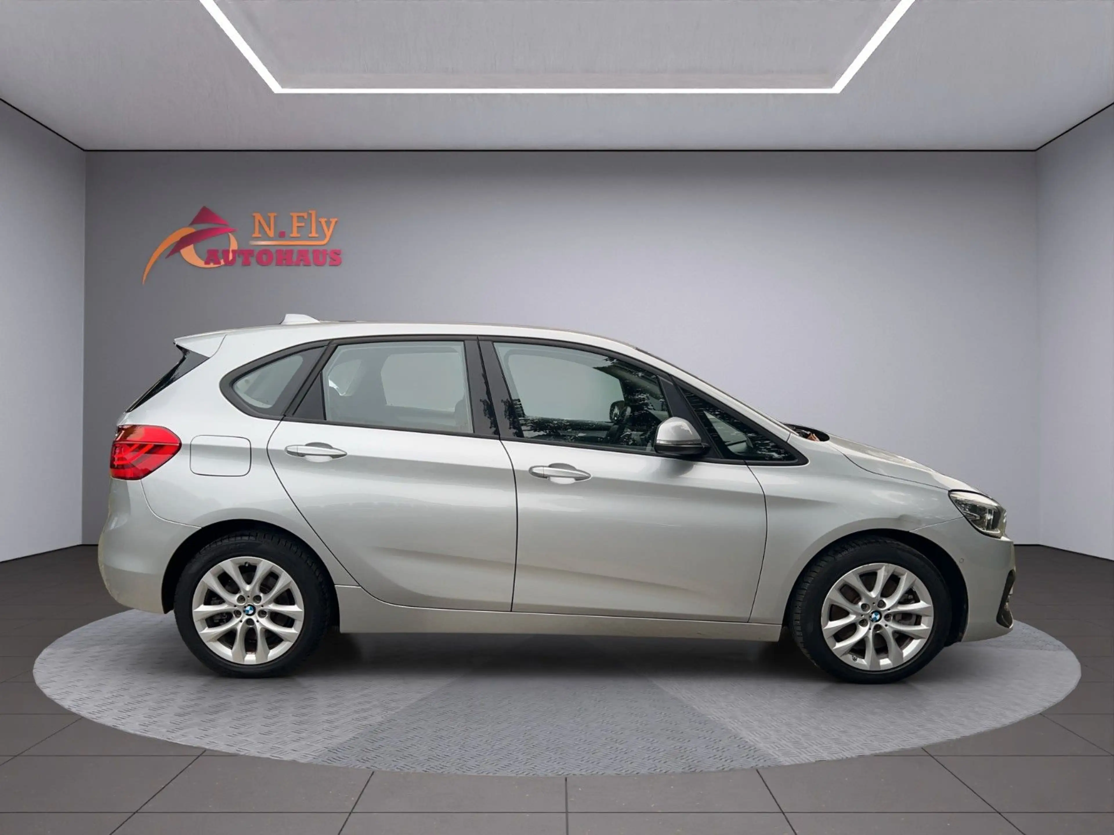 BMW 225 2 Active Tourer 225 xe Advantage — photo 6