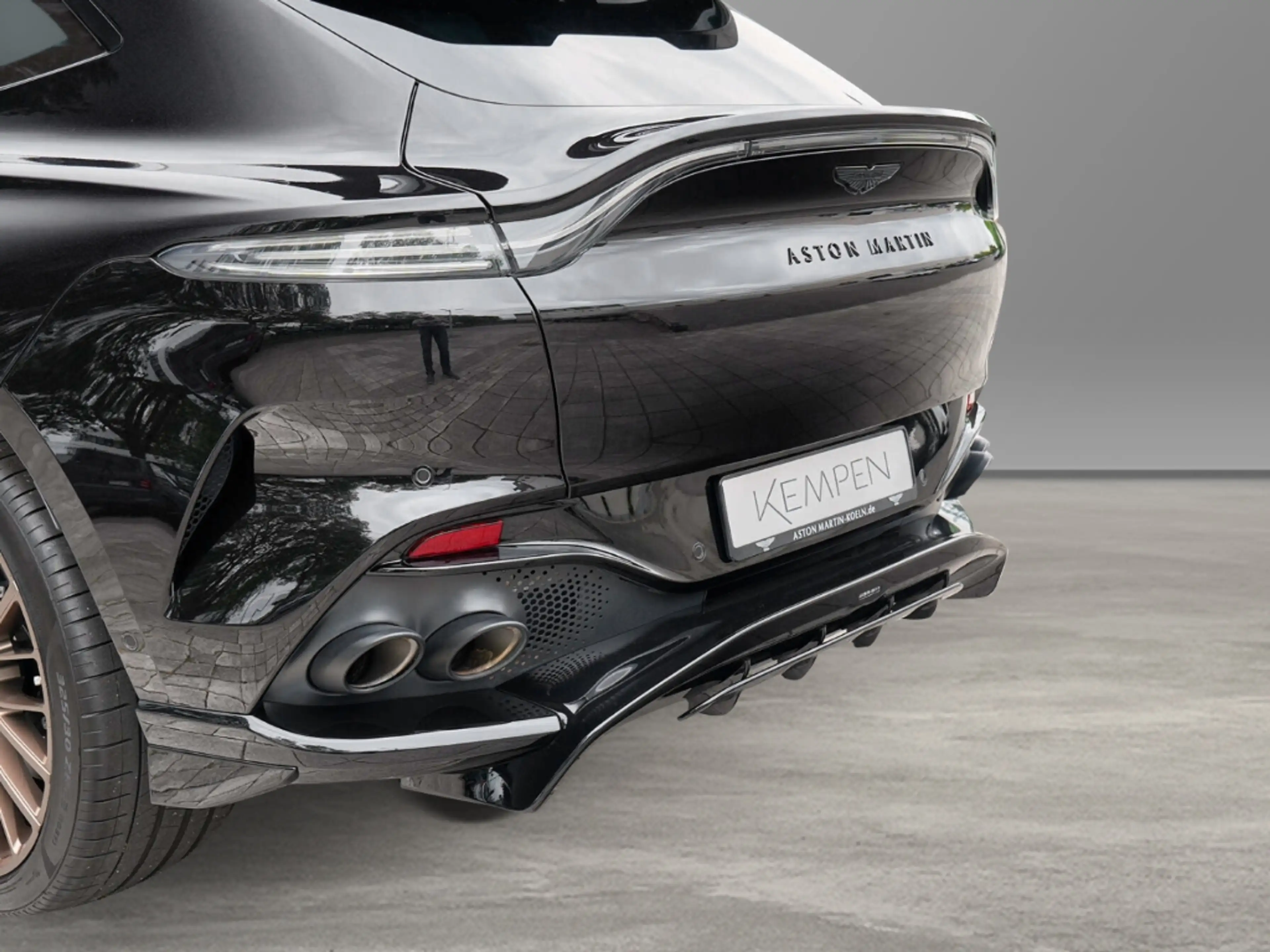 Aston Martin DBX 707 Ultramarine Black / Dark Knight — photo 14
