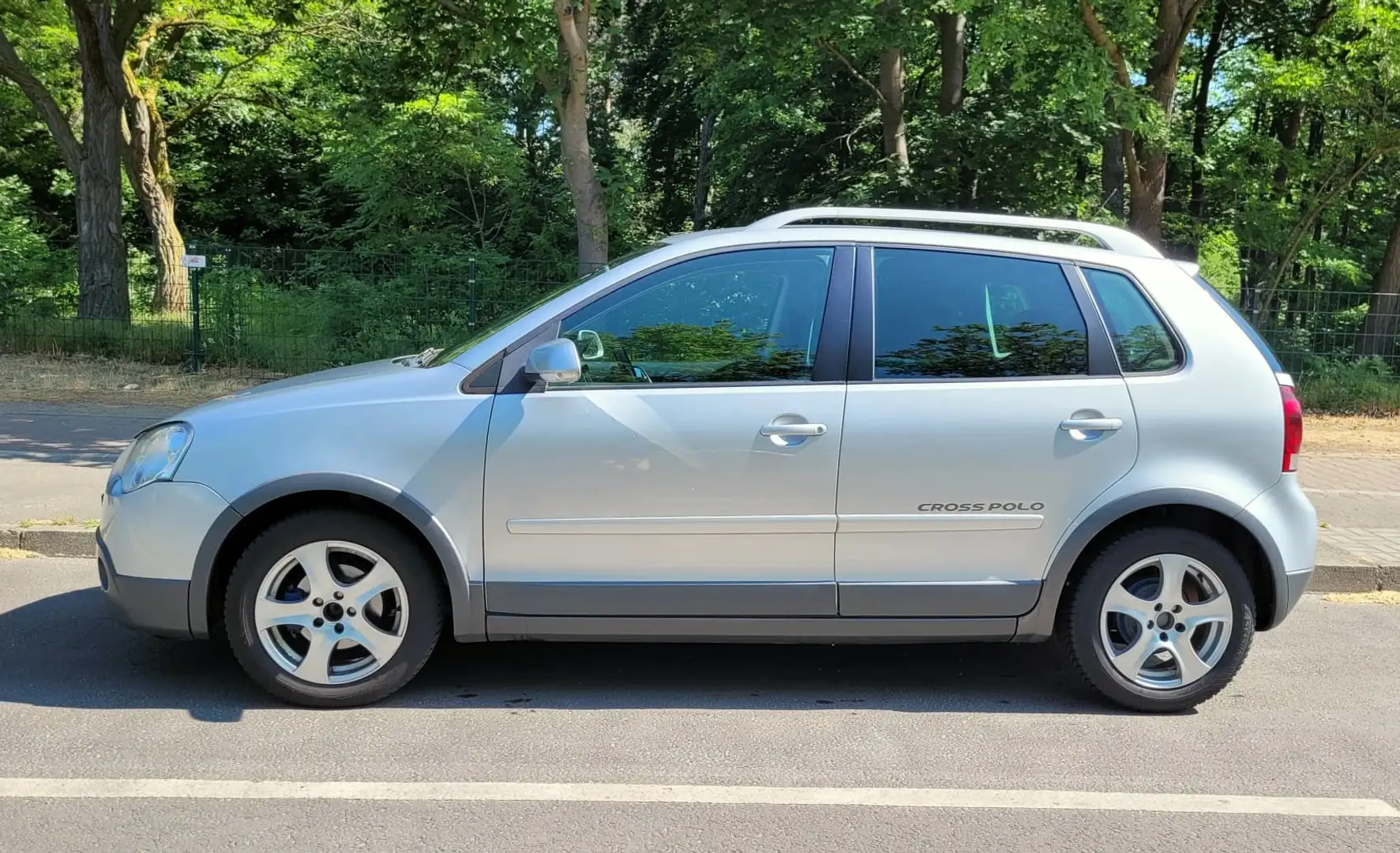 Volkswagen Polo Cross Polo IV 5-Türer 1.4 Aut. CrossPolo Argento - 1