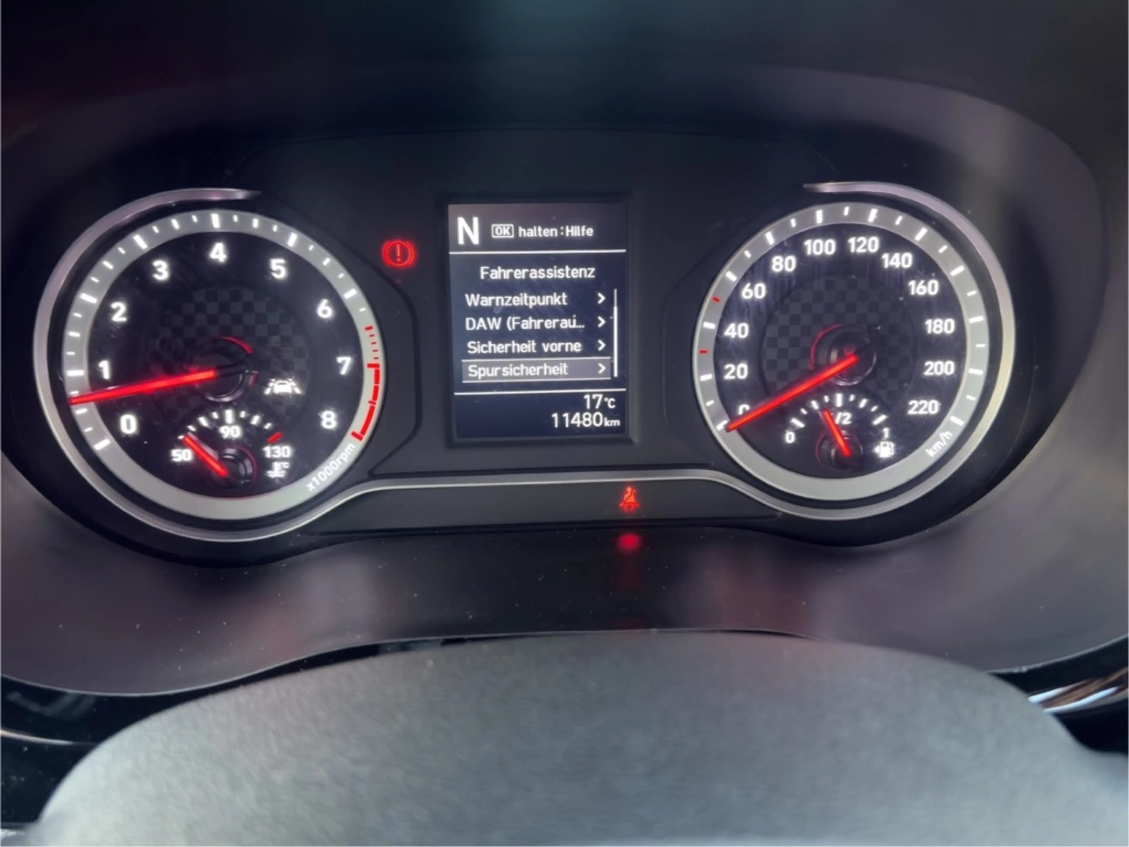 Hyundai i10 TREND 1.2 Automatik *CARPLAY*SITZHZG*KLIMA* — photo 12