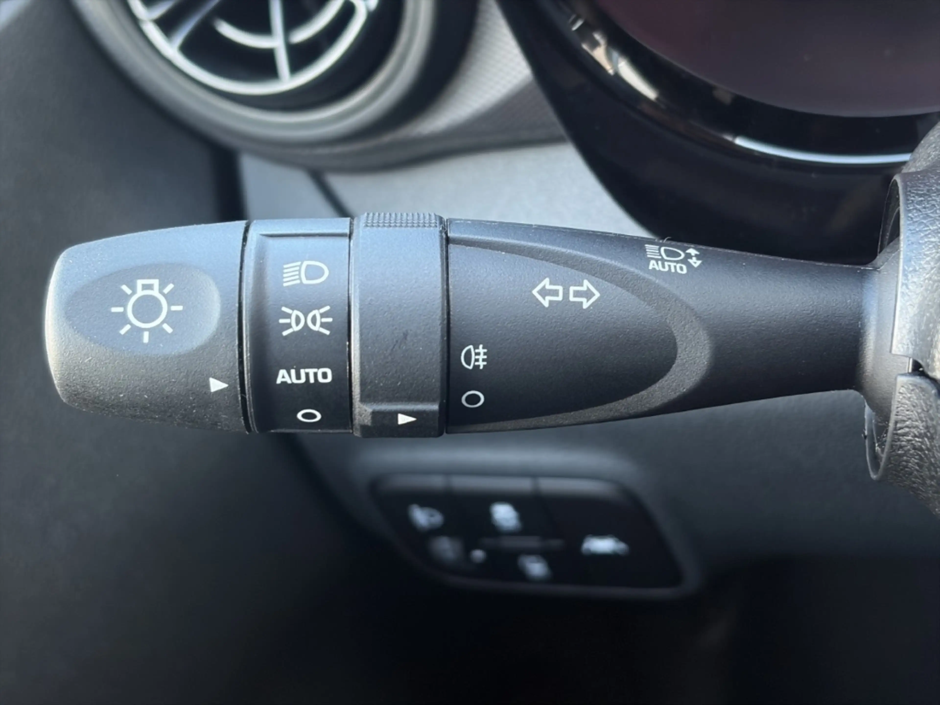 Hyundai i10 TREND 1.2 Automatik *CARPLAY*SITZHZG*KLIMA* — photo 15