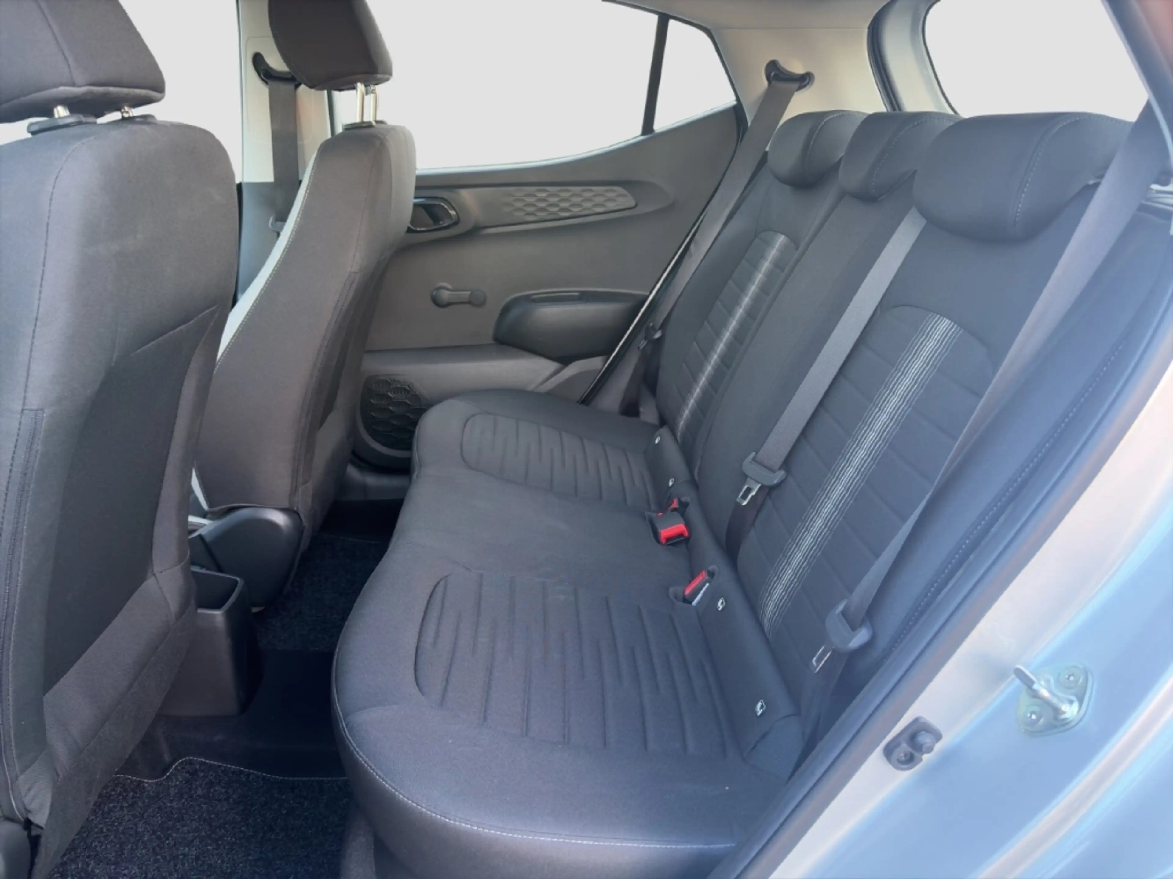 Hyundai i10 TREND 1.2 Automatik *CARPLAY*SITZHZG*KLIMA* — photo 8