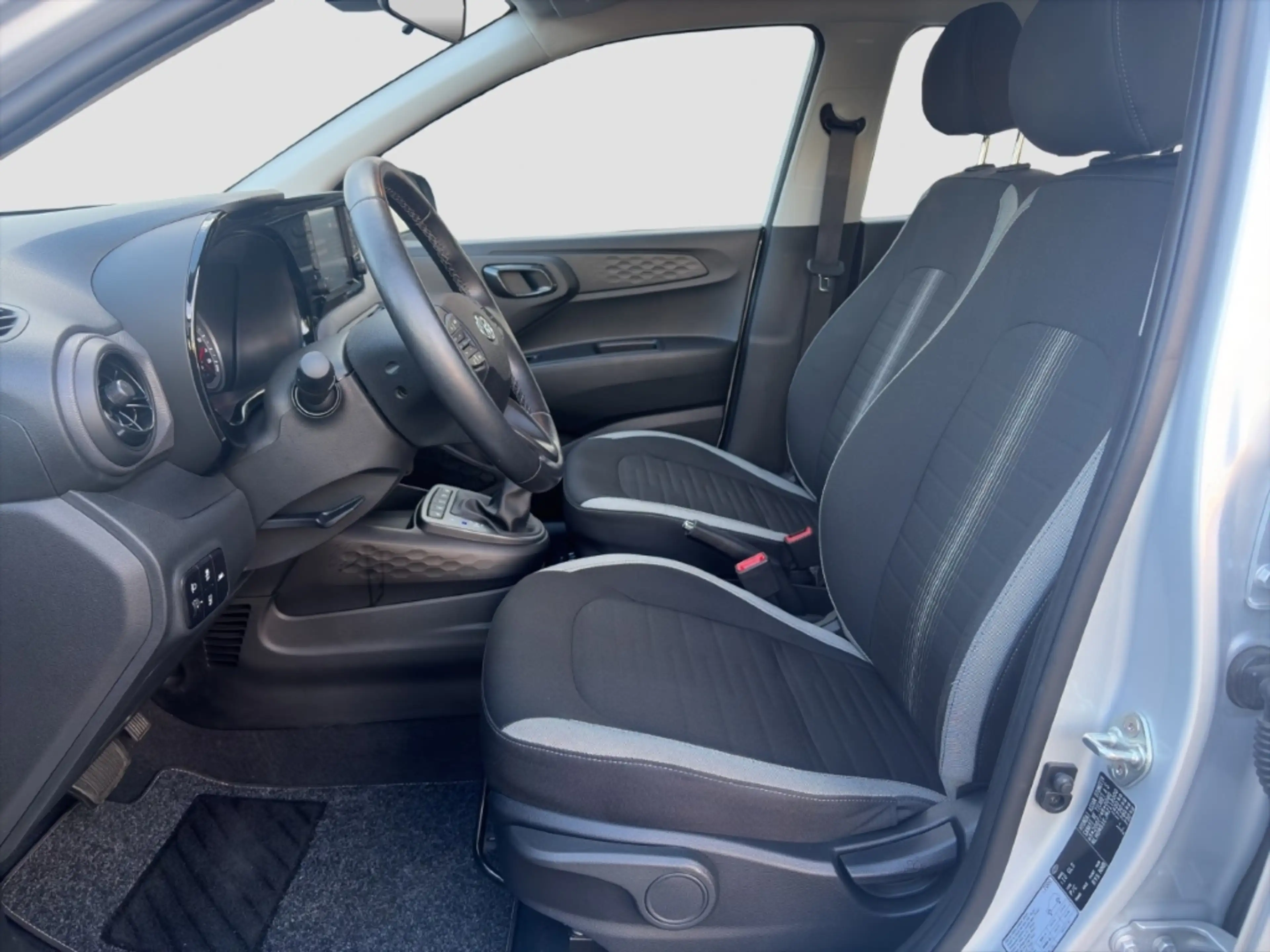 Hyundai i10 TREND 1.2 Automatik *CARPLAY*SITZHZG*KLIMA* — photo 7