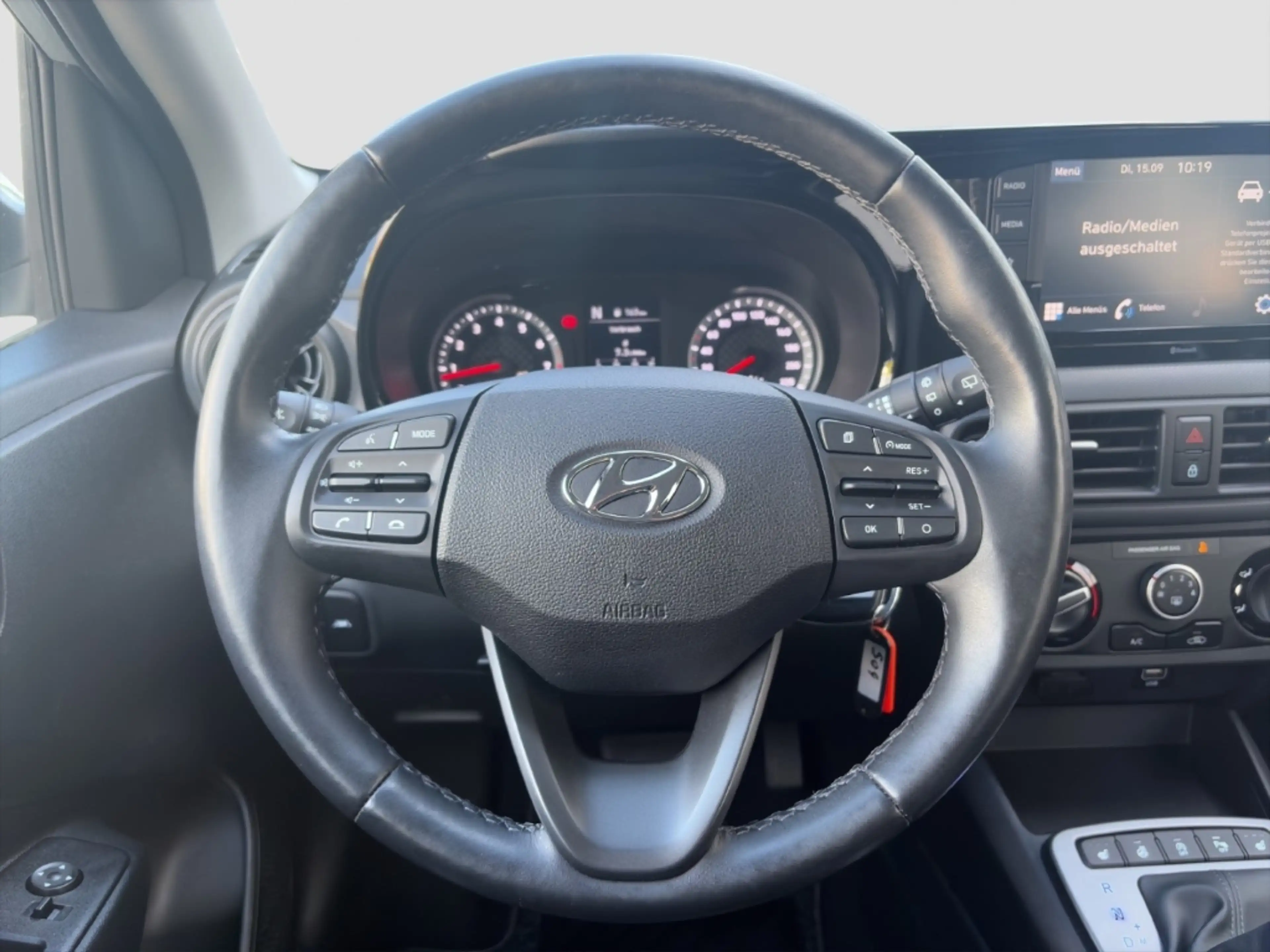 Hyundai i10 TREND 1.2 Automatik *CARPLAY*SITZHZG*KLIMA* — photo 11