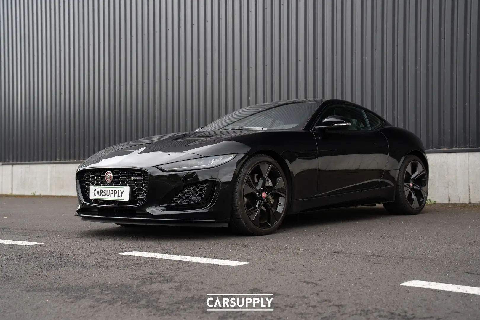 Jaguar F-Type Coupe 2.0 i4 P300 R-Dynamic - Pano Roof - 20" Schwarz - 2