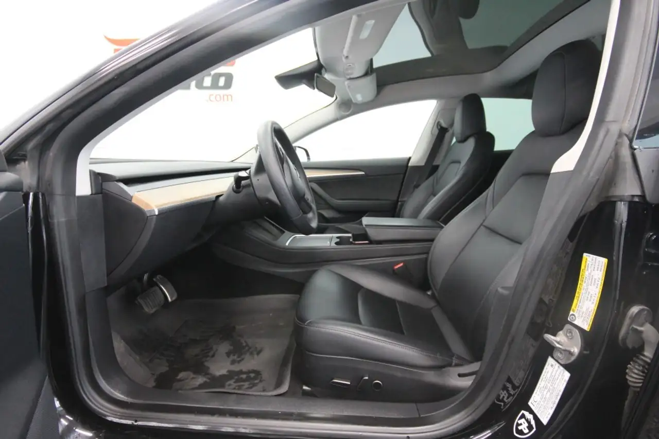 Tesla Model 3 снимка Tesla Model 3