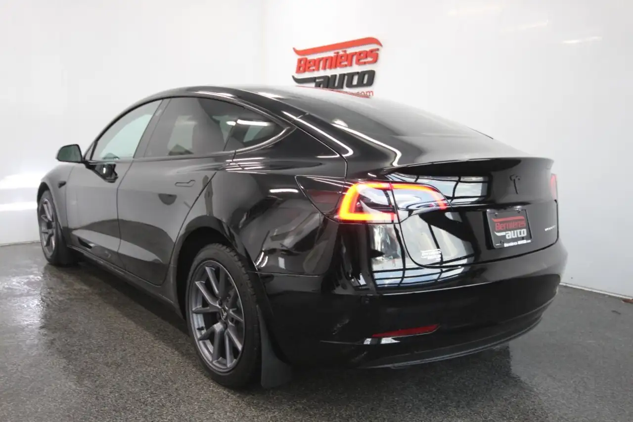 Tesla Model 3 снимка Tesla Model 3