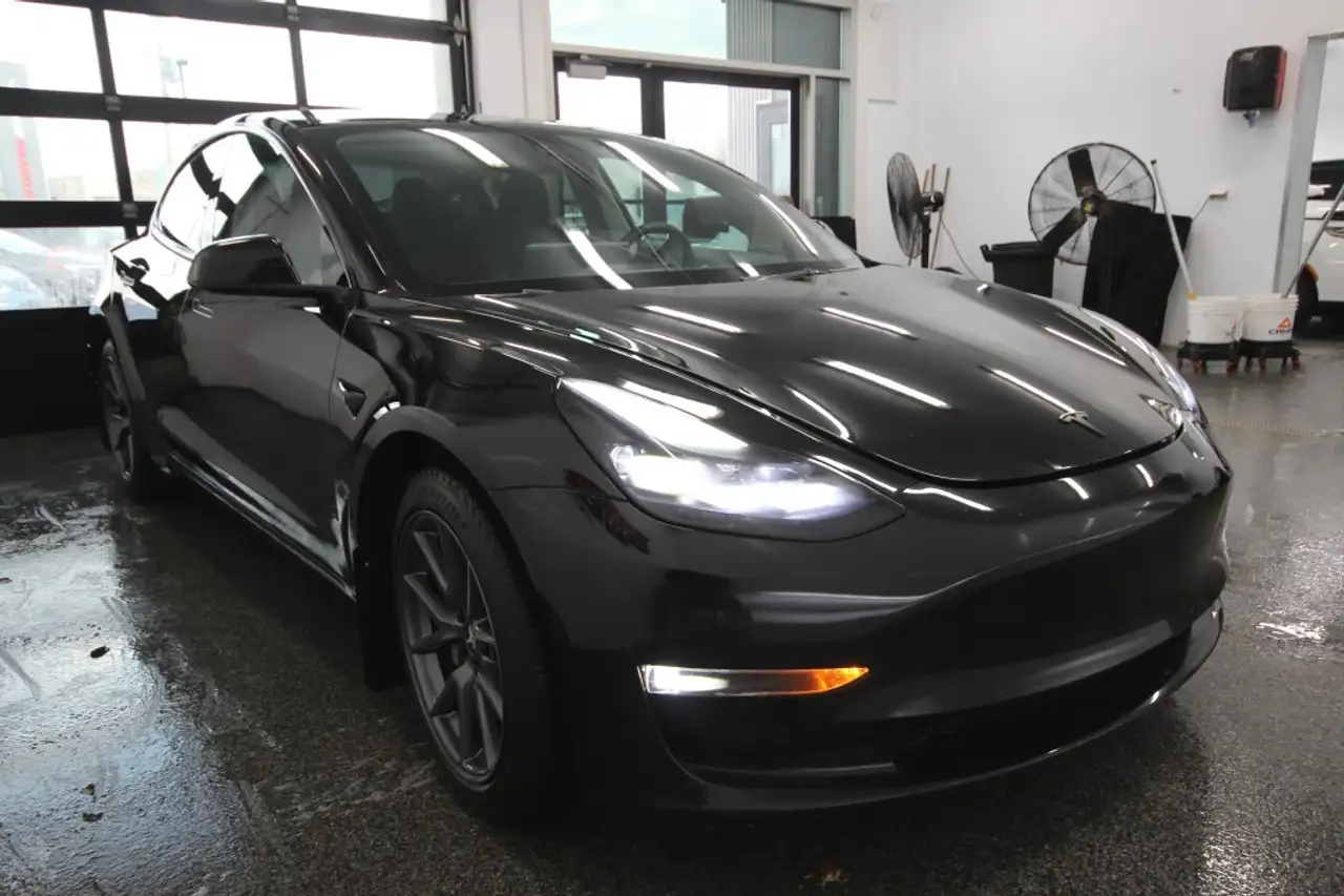 Tesla Model 3 снимка Tesla Model 3