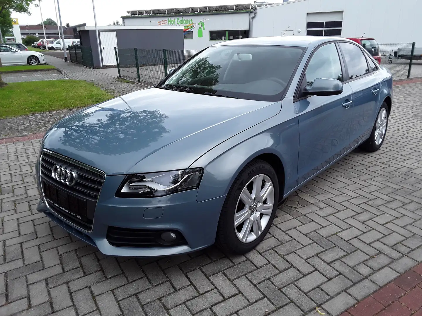 Audi A4 Attraction Blau - 1
