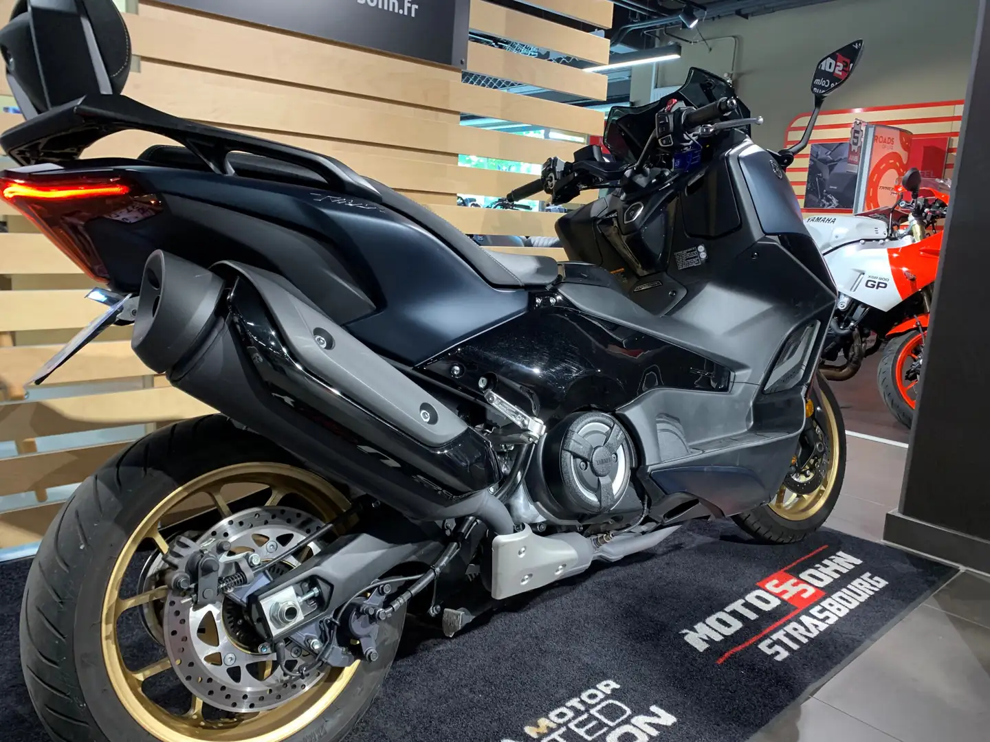 Yamaha TMAX 560 Vert - 2