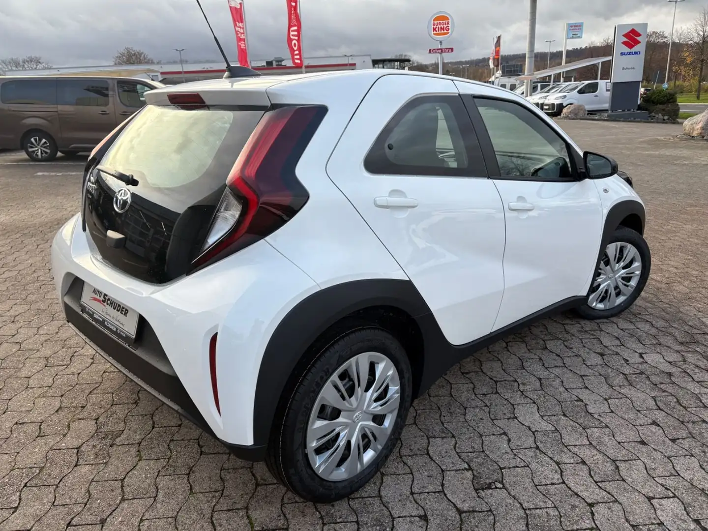 Toyota Aygo X Business Edition **AUTOMATIK** Weiß - 2
