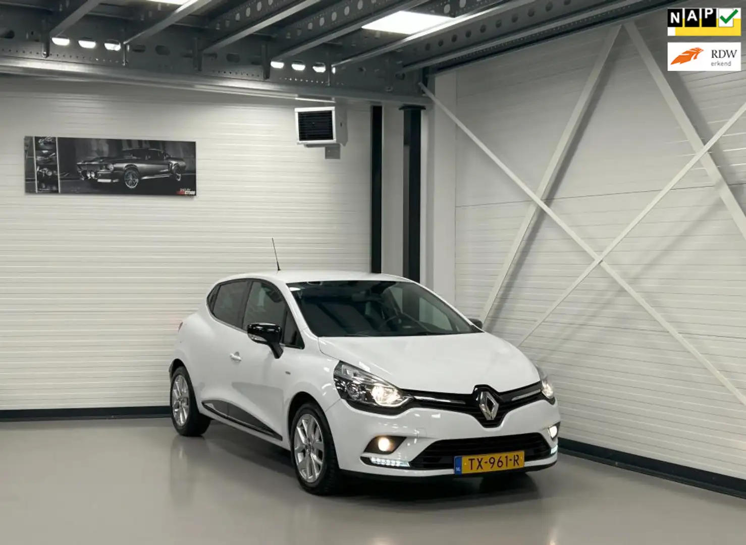 Renault Clio 0.9 TCe LIMITED Nav/PDC/Bluetooth/CruiseC/Armsteun Wit - 1