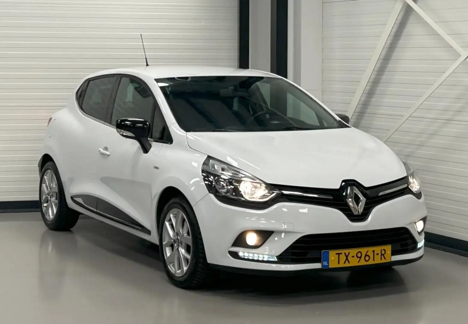 Renault Clio 0.9 TCe LIMITED Nav/PDC/Bluetooth/CruiseC/Armsteun Wit - 2