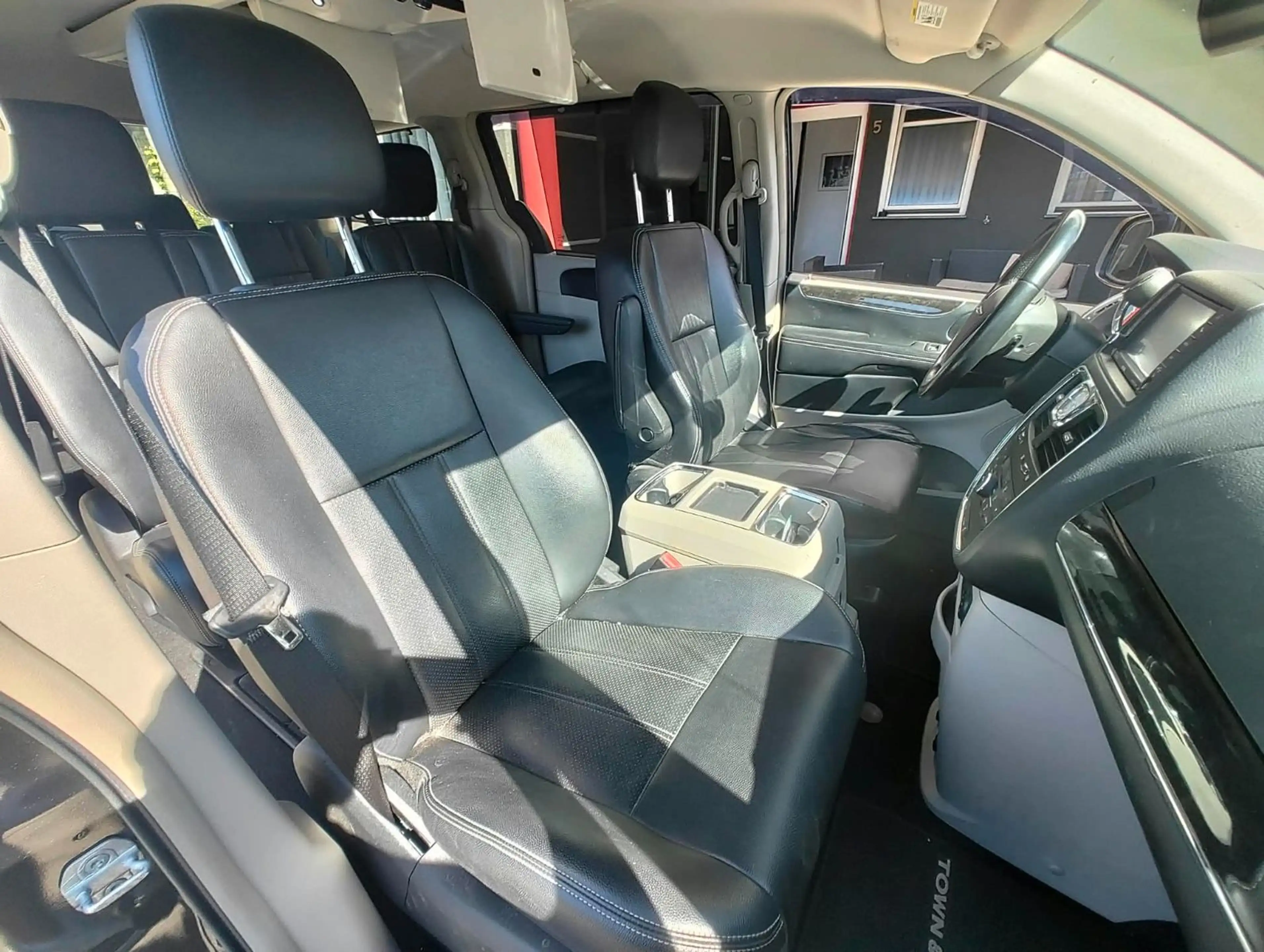 Chrysler Grand Voyager Town & Country Vollausstattung 7-Sitzer — photo 10