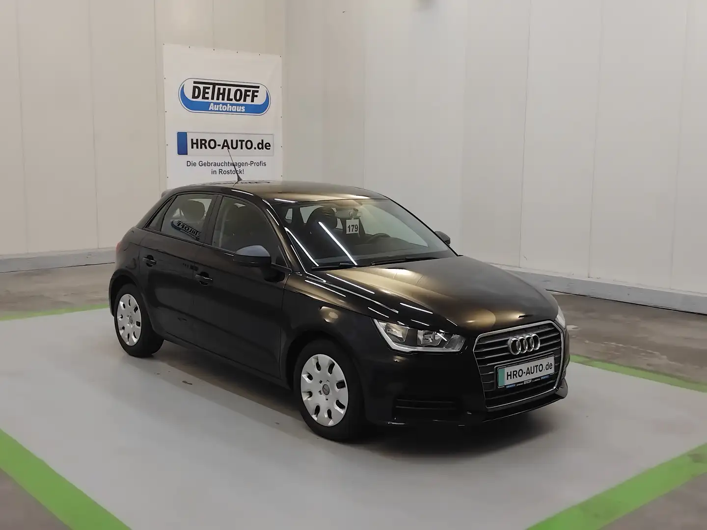 Audi A1 1.0 TFSI Sportback basis ultra Schwarz - 1