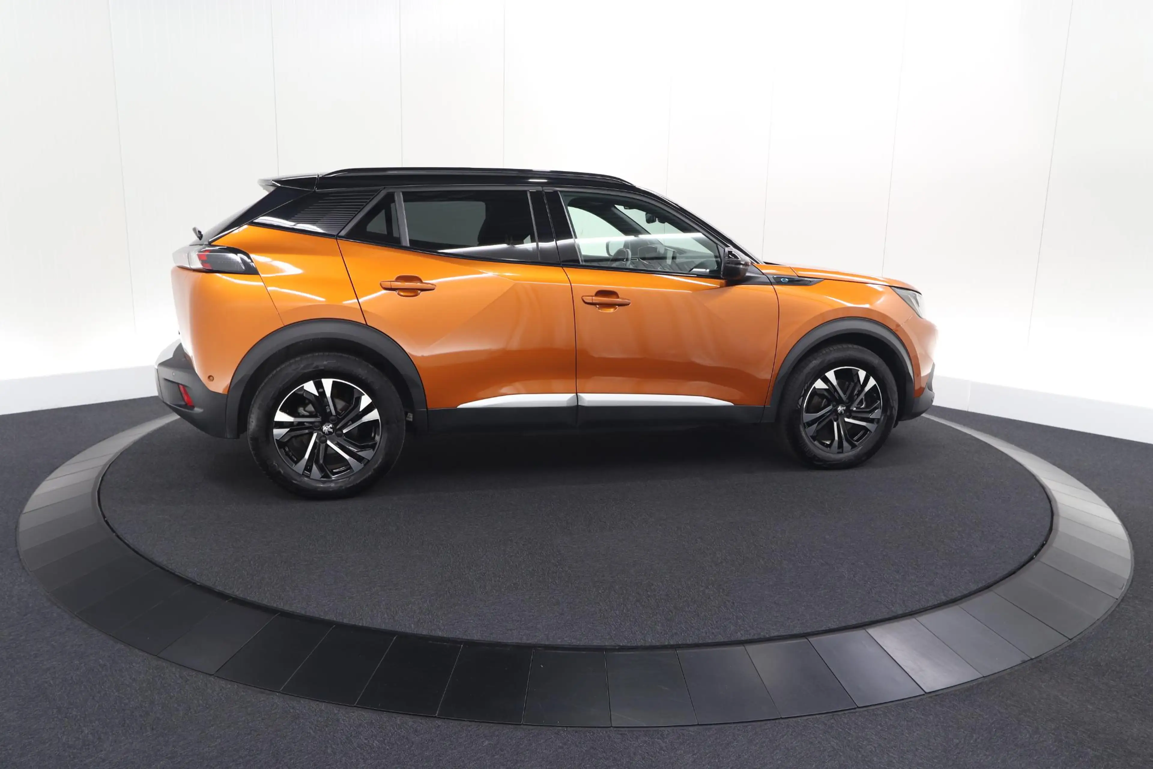 Peugeot e-2008 EV GT 50 kWh | 11 KW Lader | 96,3% SOH | Adaptieve — photo 9