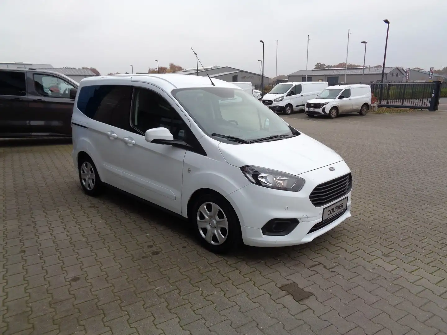 Ford Tourneo Courier *Inspektion+Tüv neu* Blanc - 2