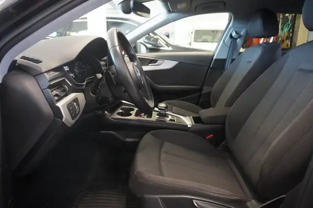 Audi A4 view 8