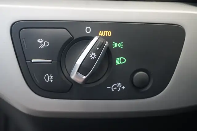 Audi A4 view 14