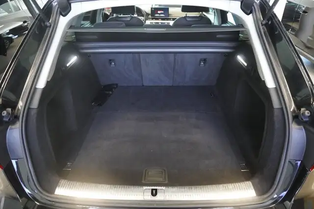 Audi A4 view 10