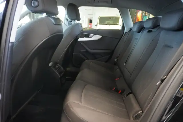 Audi A4 view 9