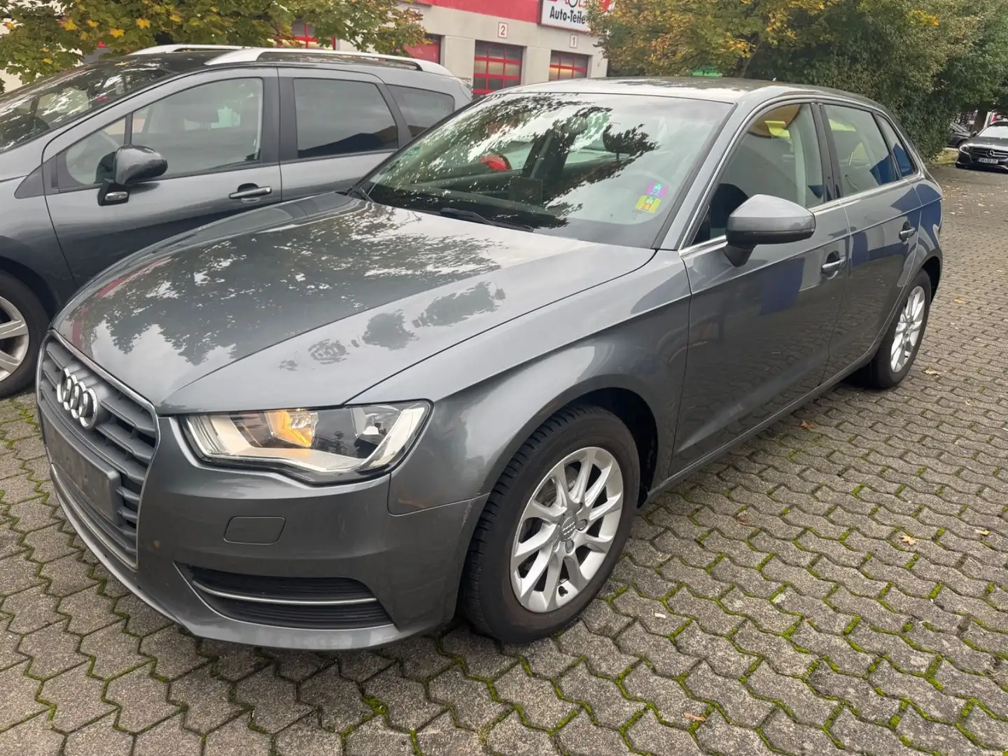 Audi A3 Sportback attraction Navi+Bluetooth Grigio - 1