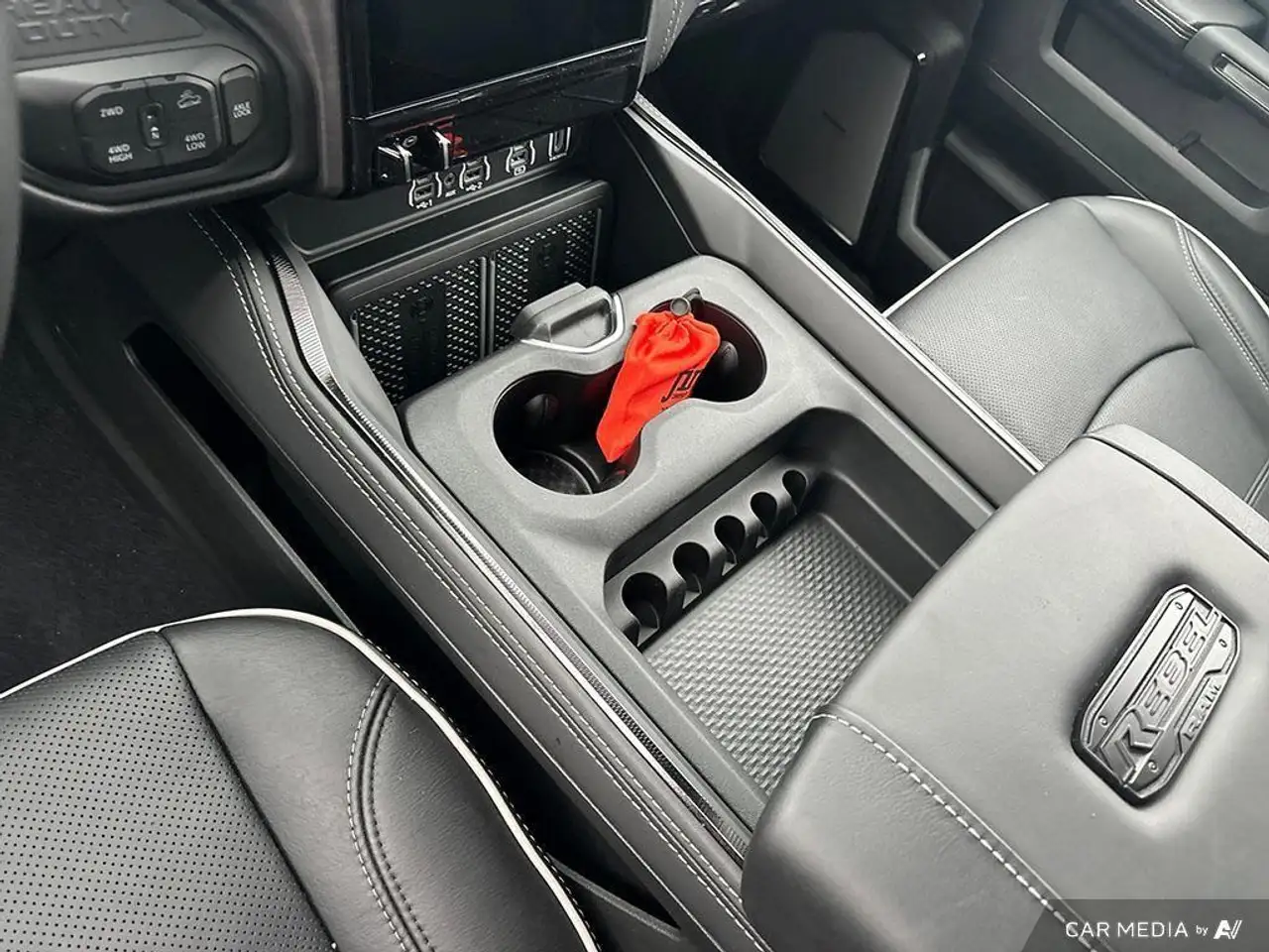 RAM 2500 снимка RAM 2500