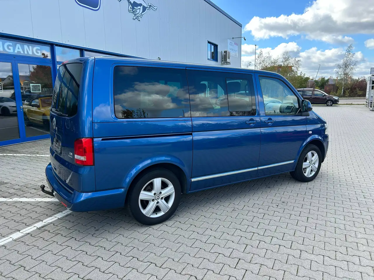 VOLKSWAGEN T5 MULTIVAN HIGHLINE 2.0 BITDI 4MOTION 180ch - CUIR - TOIT OUVRANT - GPS - ATTELAGE - CHAUFFAGE AUXILIAIRE