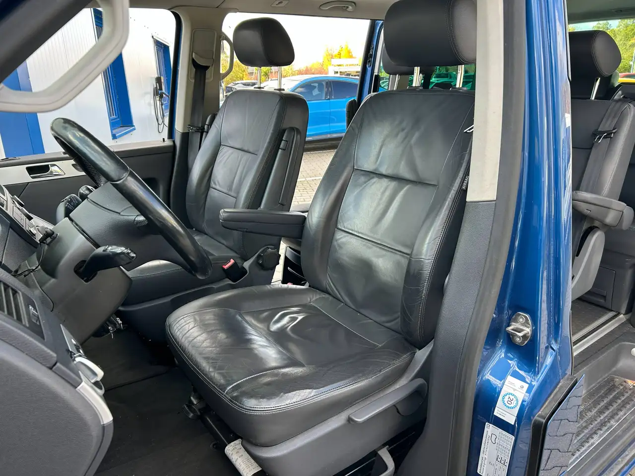VOLKSWAGEN T5 MULTIVAN HIGHLINE 2.0 BITDI 4MOTION 180ch - CUIR - TOIT OUVRANT - GPS - ATTELAGE - CHAUFFAGE AUXILIAIRE