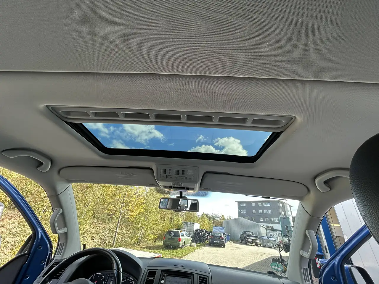 VOLKSWAGEN T5 MULTIVAN HIGHLINE 2.0 BITDI 4MOTION 180ch - CUIR - TOIT OUVRANT - GPS - ATTELAGE - CHAUFFAGE AUXILIAIRE