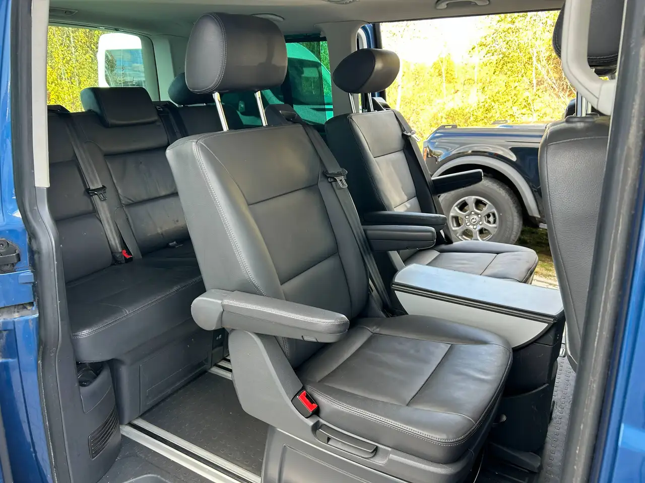 VOLKSWAGEN T5 MULTIVAN HIGHLINE 2.0 BITDI 4MOTION 180ch - CUIR - TOIT OUVRANT - GPS - ATTELAGE - CHAUFFAGE AUXILIAIRE