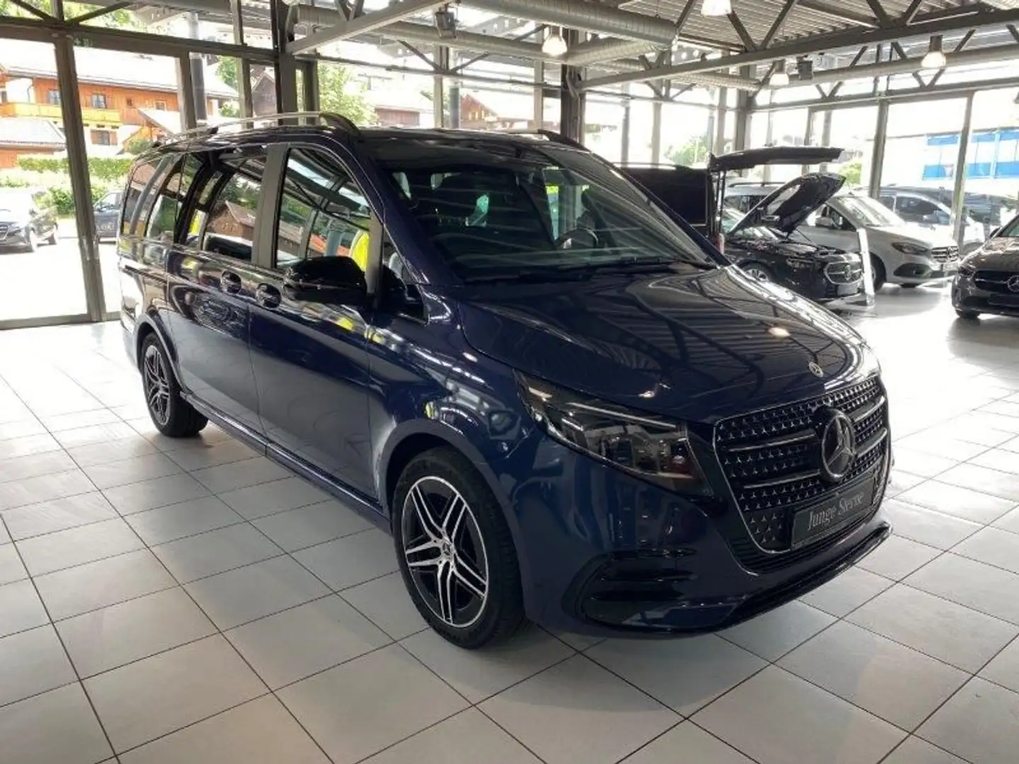 Mercedes-Benz V 300 d 4MATIC AVA AMG Lang Airmatic STHZG Sitzl Blau - 2