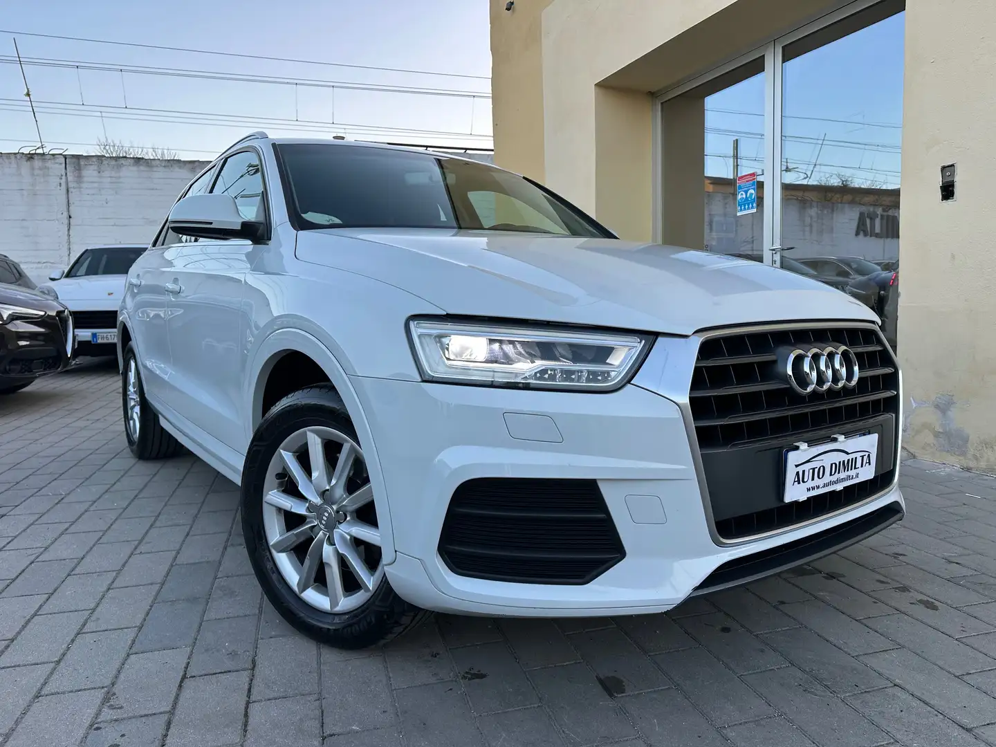 Audi Q3 Q3 2.0 tdi  120cv Weiß - 1