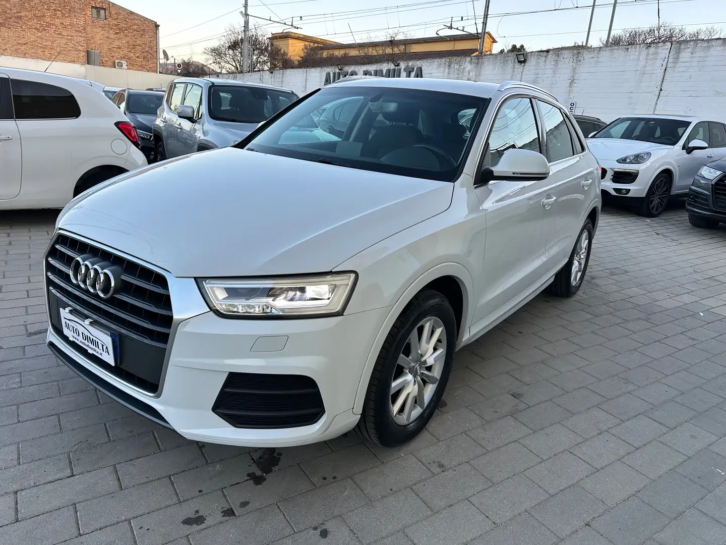 Audi Q3 Q3 2.0 tdi  120cv Weiß - 2