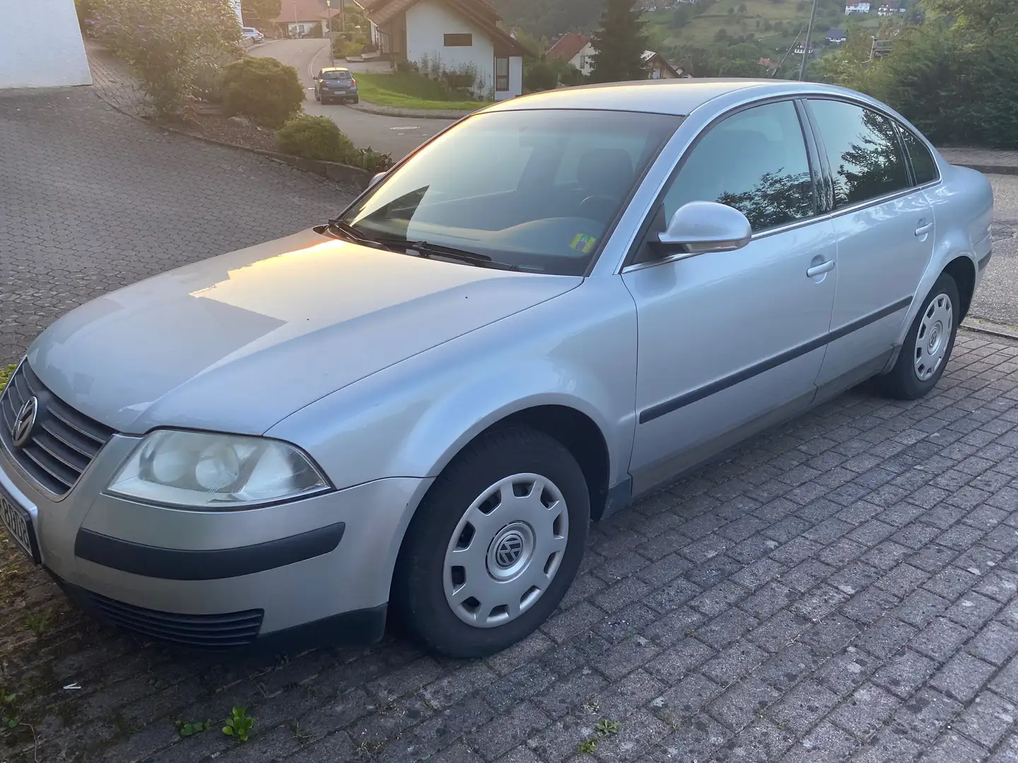 Volkswagen Passat Passat 1.6 Edition Silber - 1