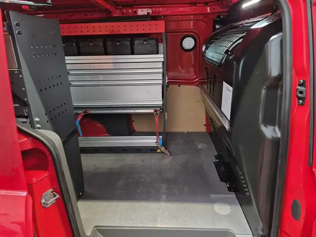 Ford Transit Connect view 14