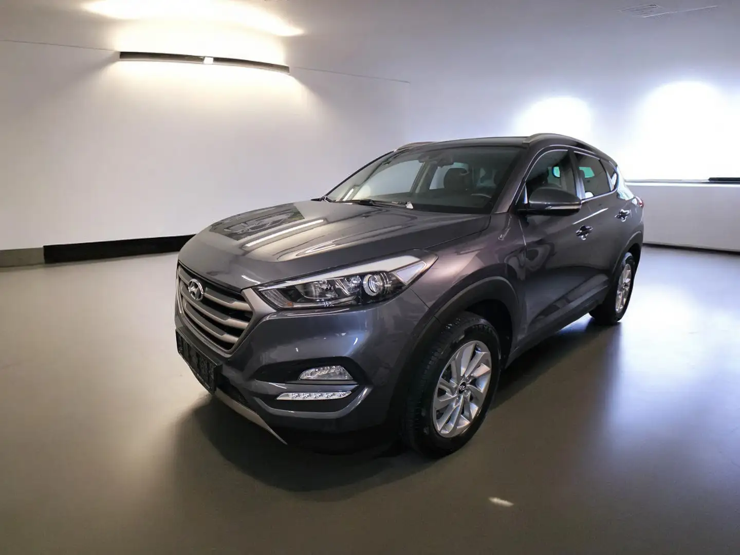 Hyundai TUCSON Intro Edition 1.6T-GDI 4WD Navi Kamera Grau - 1