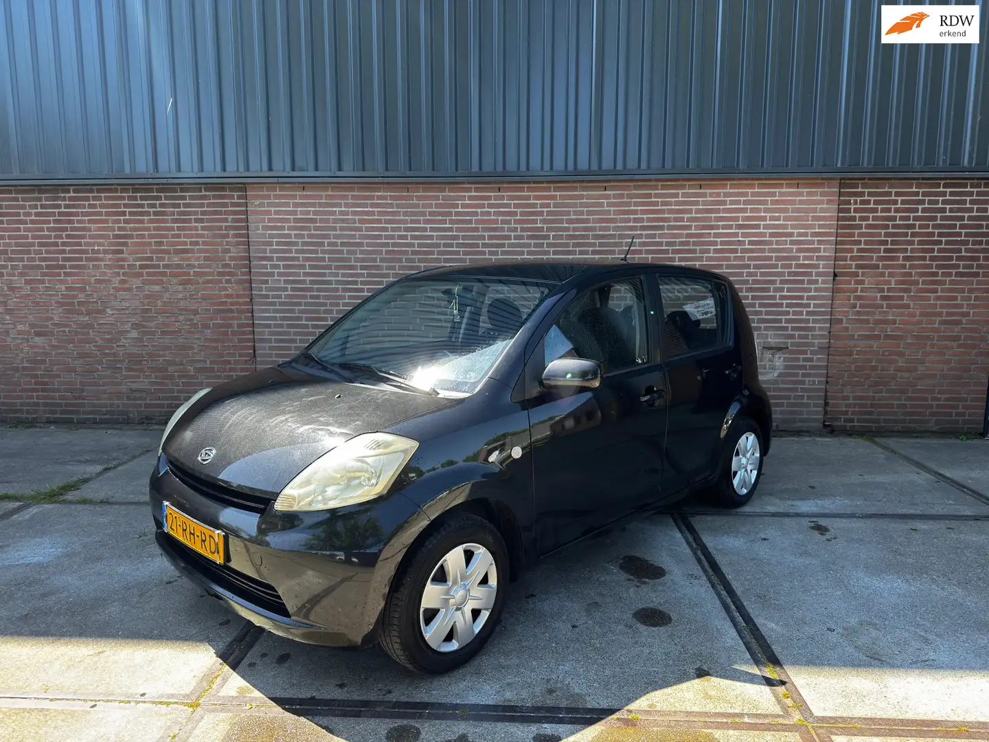 Daihatsu Sirion 2 1.3-16V Comfort Negro - 1