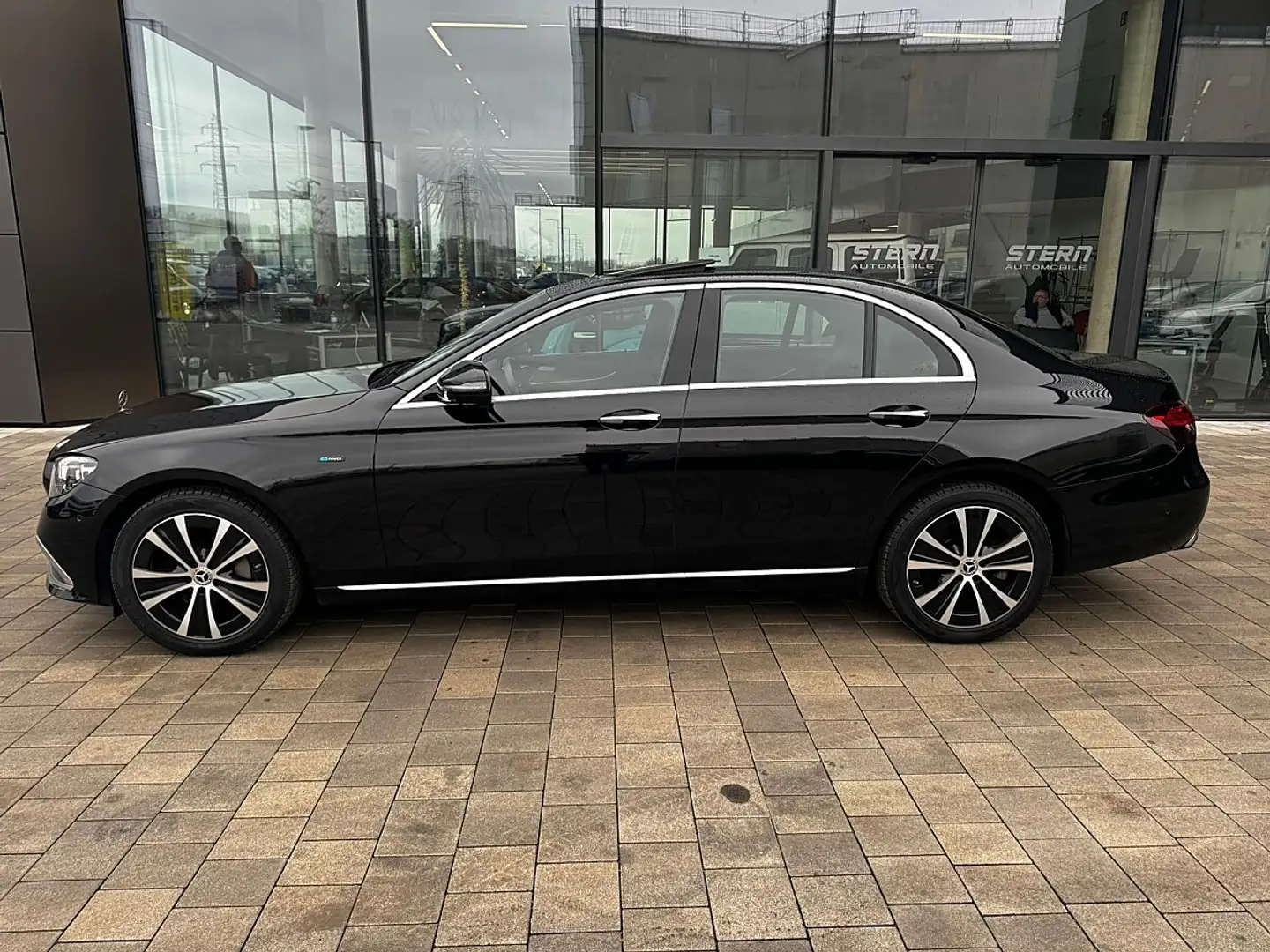 Mercedes-Benz E 300 de PHEV Aut. *EXCLUSIVE* SCHIEBEDACH* MULTIBEAM... Schwarz - 2