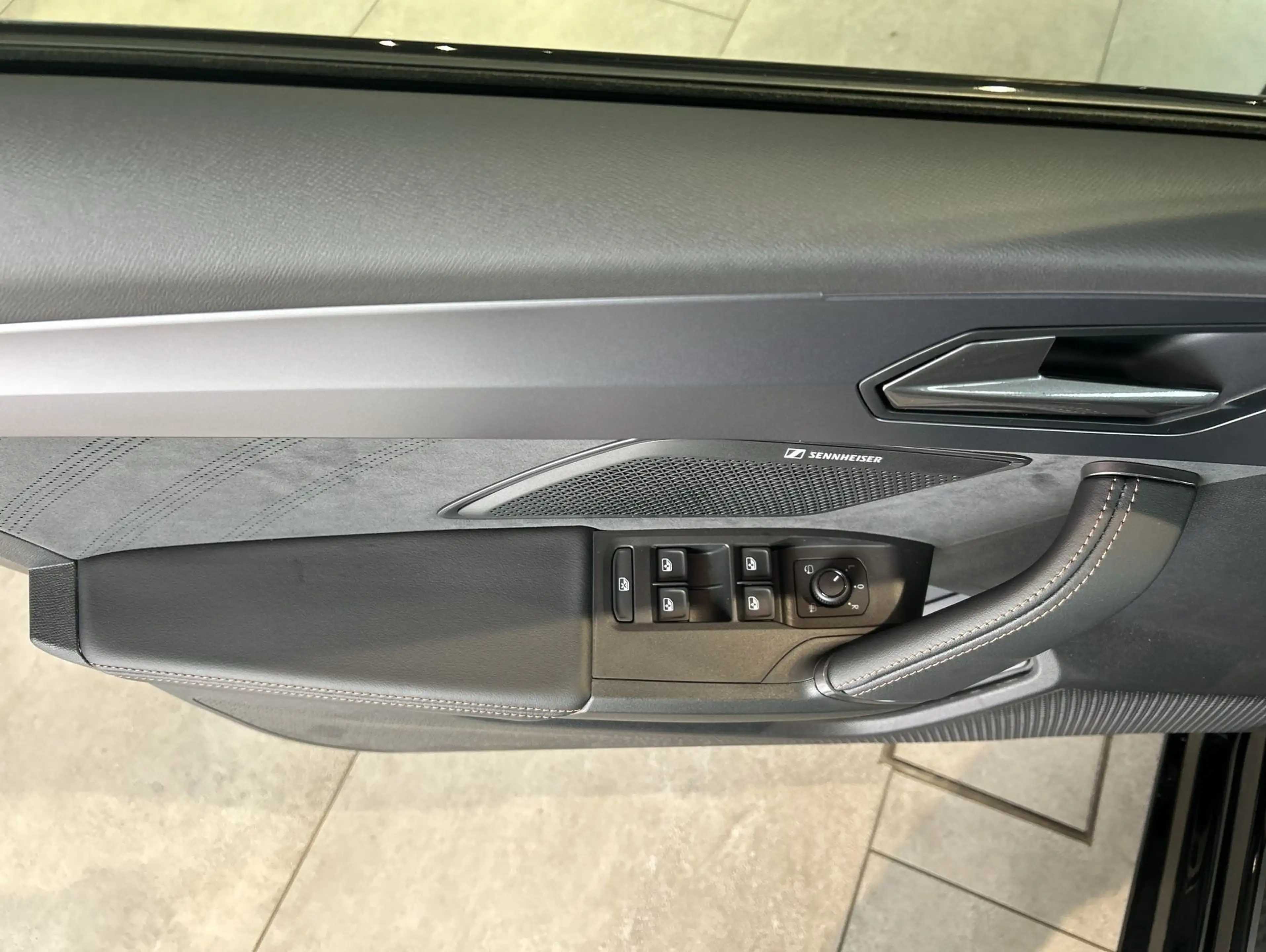 CUPRA Leon Sportstourer 2.0 TDI  W Pano Matrix ACC AHK — photo 12