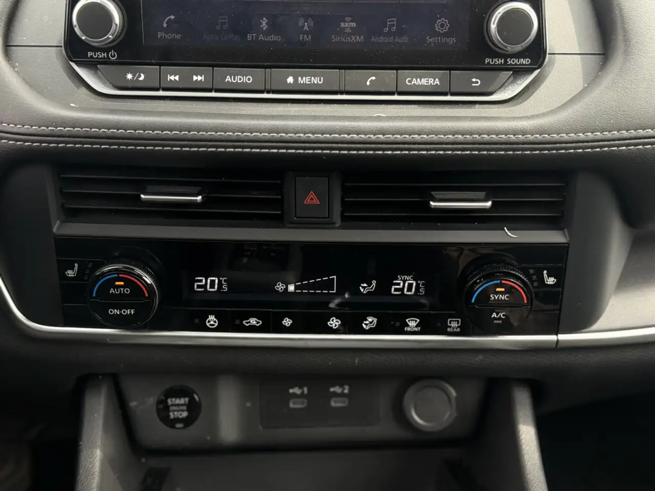 Nissan Rogue снимка Nissan Rogue