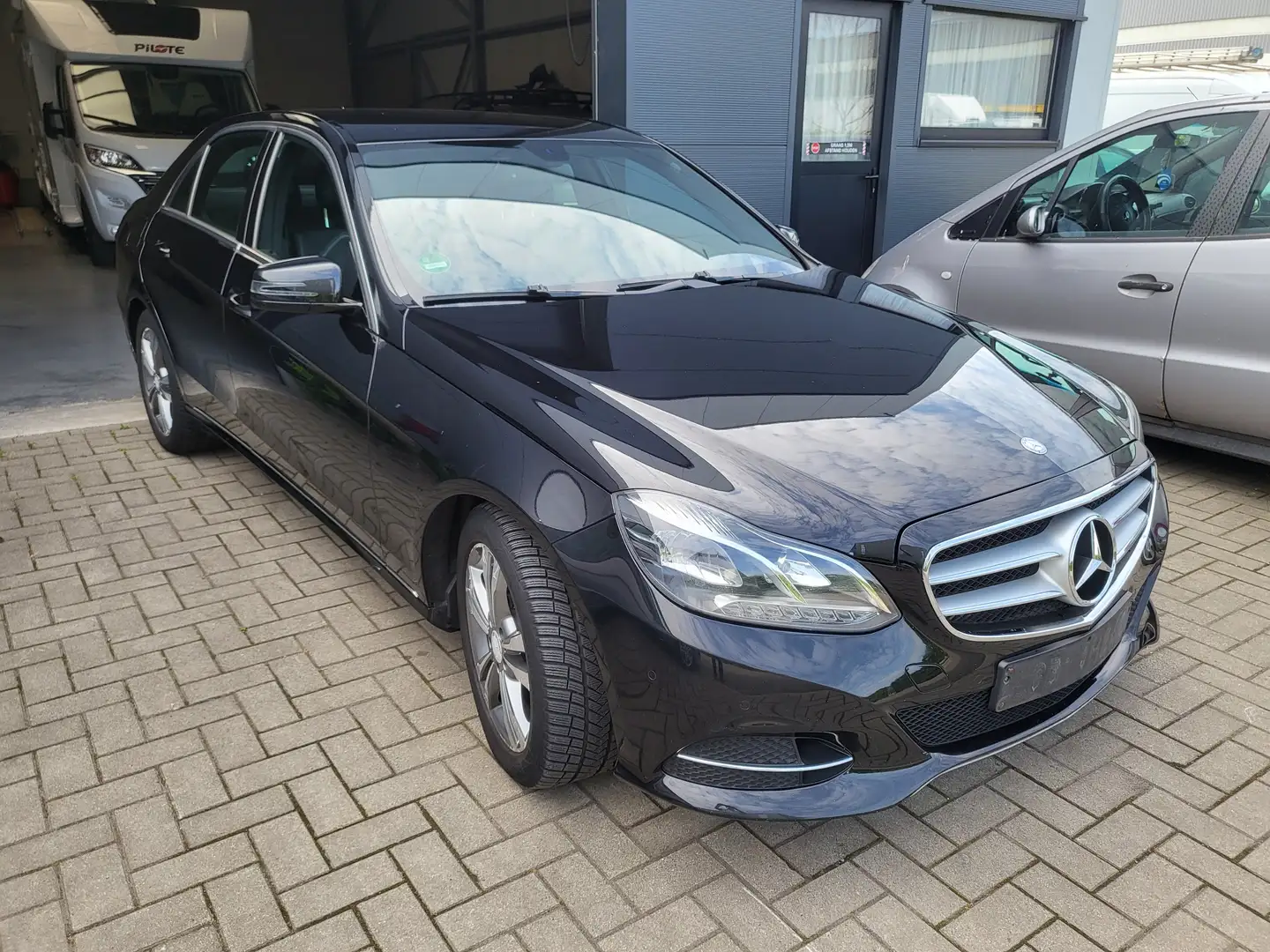 Mercedes-Benz E 250 CDI 4-Matic Mod 2014 Ex Ambassade Cuir Automatique Noir - 2