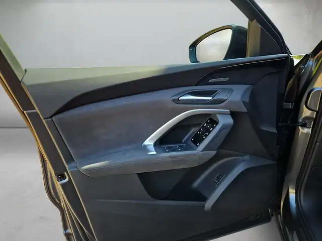 Audi SQ5 view 6